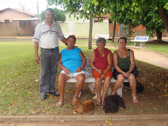 Vereador Toninho do Sindicato com moradoras do bairro São Felipe